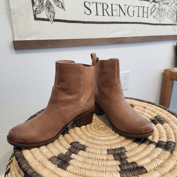 TEVA Leather Anaya Waterproof Chelsea Boot  - Picture 4 of 9